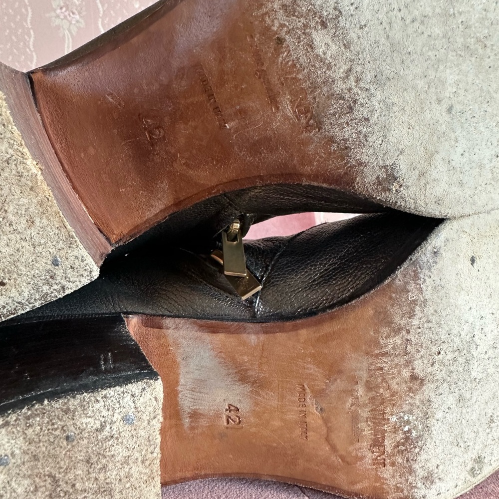 Saint Laurent Wyatt Chelsea Boots - Metallic Silver | Size 42 - Picture 6 of 8